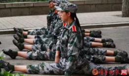 潍坊军训女生跳舞吃瓜爆料,校园风云再起